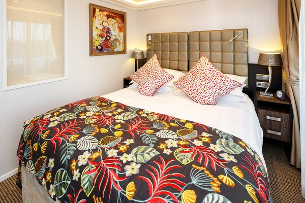 AmaWaterways AmaKristina Accommodation Cat BA 2.jpg